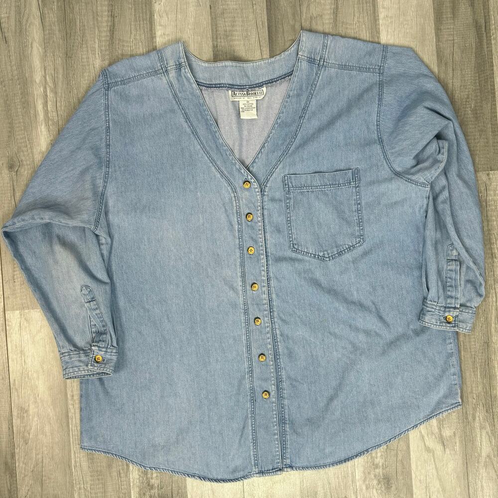 Vintage 90s Women's Long Sleeve V-Neck Button Denim Shirt Light Wash Size 2X